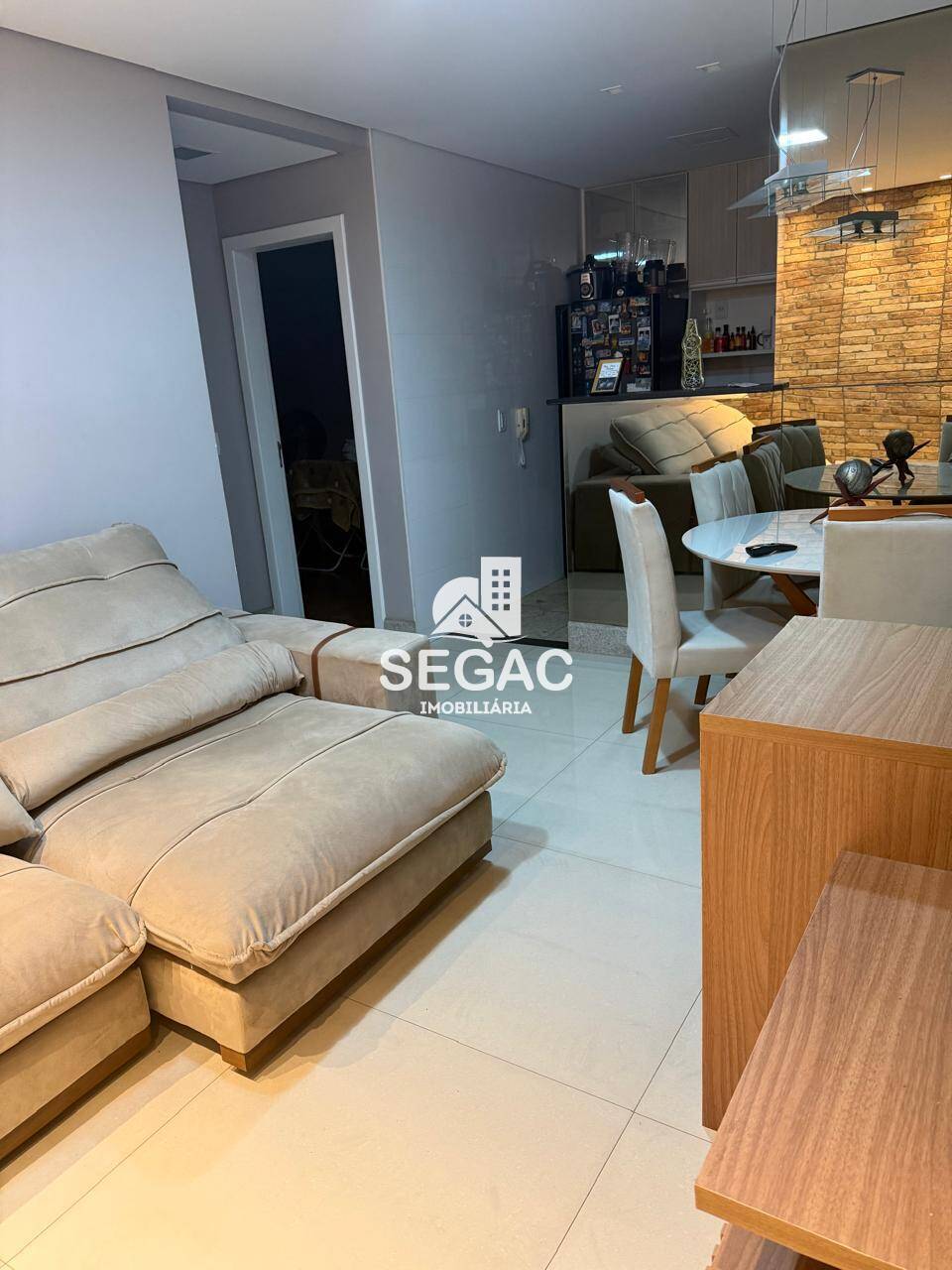 Apartamento, 2 quartos, 607615 m² - Foto 1